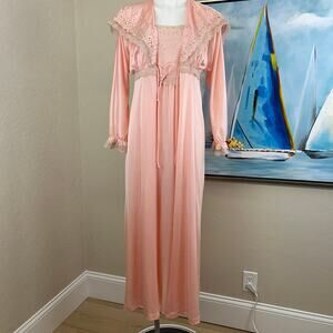 Vintage Gilead Nylon
Gown and Robe Set - Peach size Med